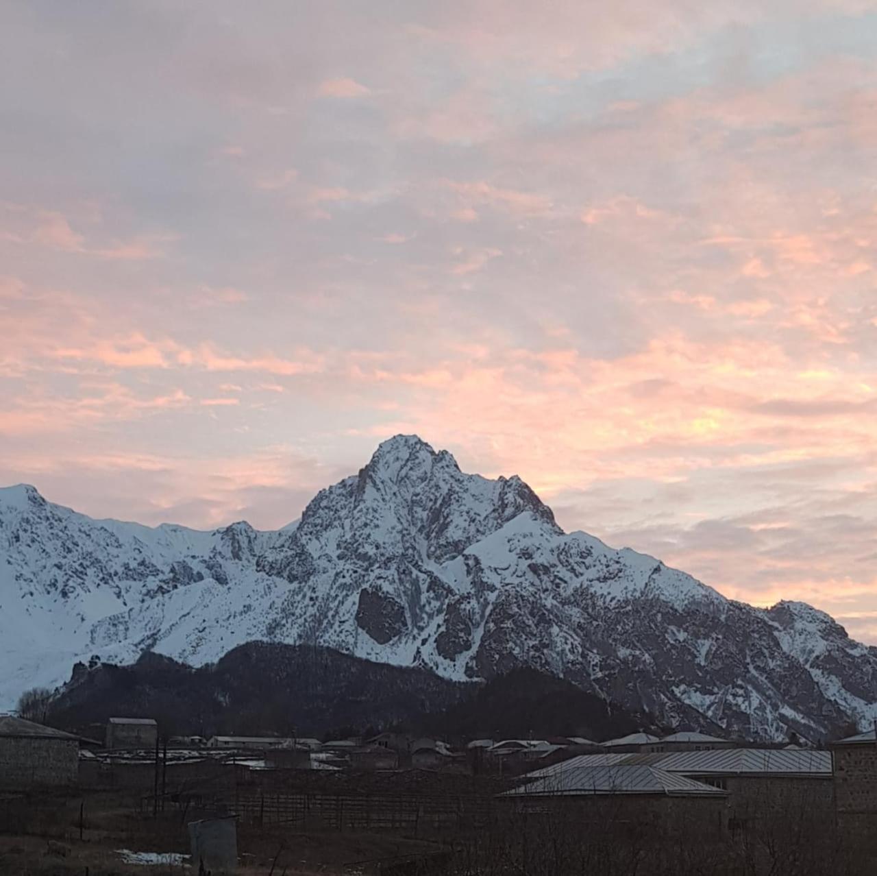 Hotel Sweet Night Kazbegi Esterno foto