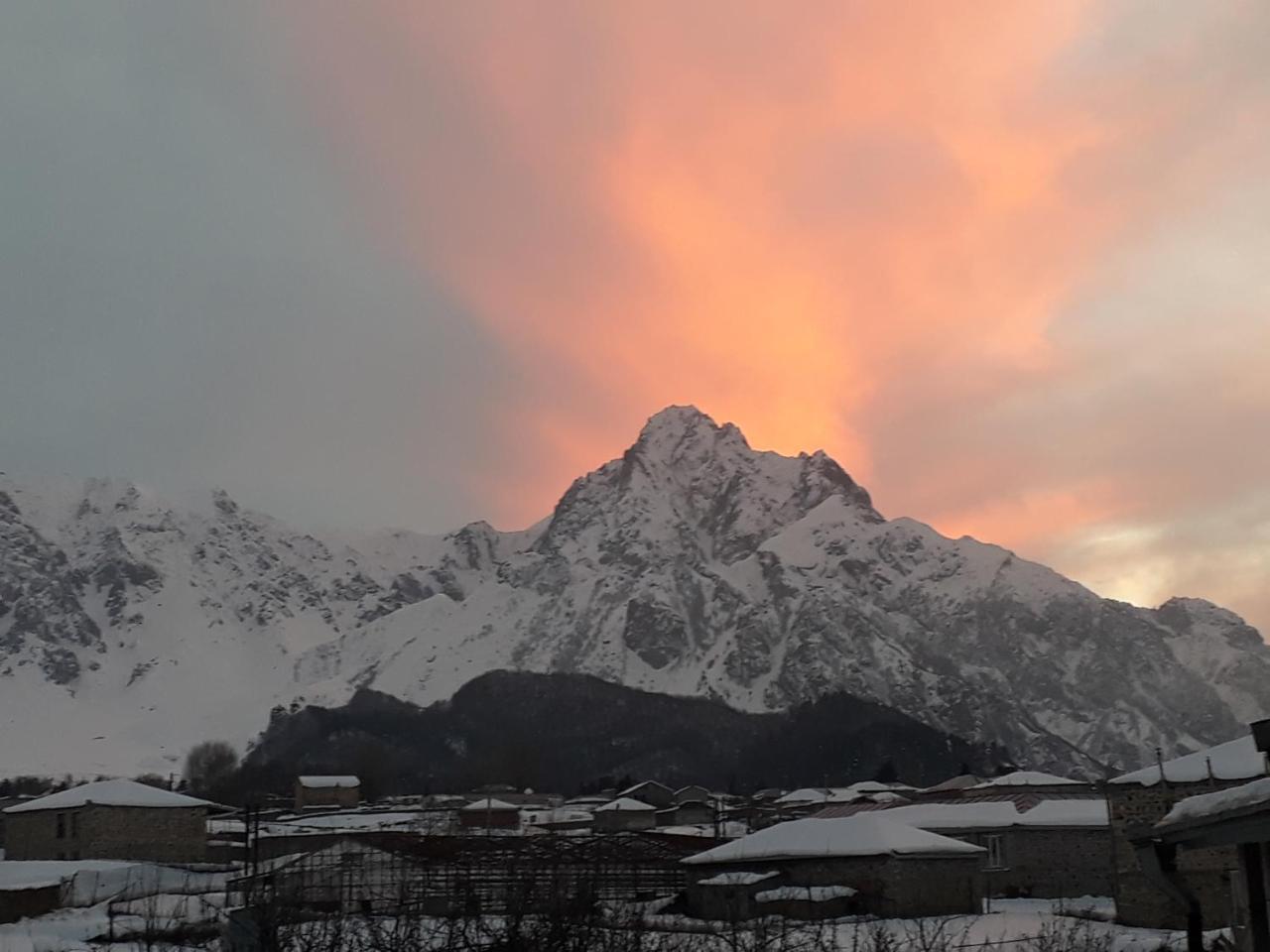 Hotel Sweet Night Kazbegi Esterno foto